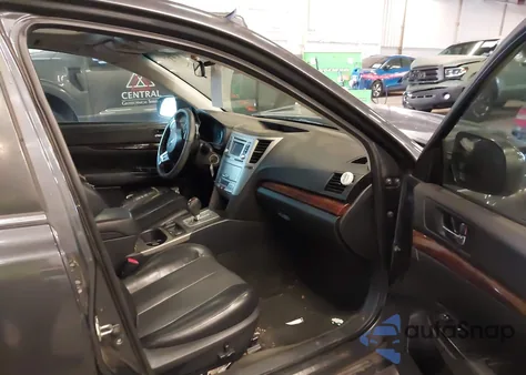 2013 Subaru Legacy 2.5I Limited z USA, uszkodzony, nr VIN 4S3BMBK68D3019992